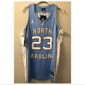 UNC Tarheel 23 Michael Jordan Jersey M